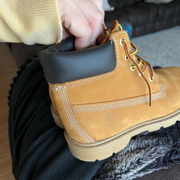 Timberlands boy 1 - Picture 3 of 4